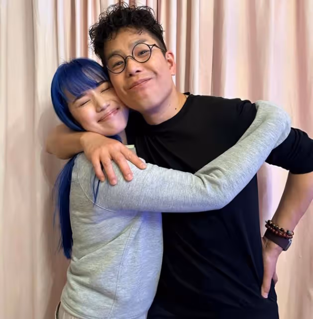 林曉峰攜子參加家族聚會!59歲歌手姐姐罕露面,息影后成集團總裁