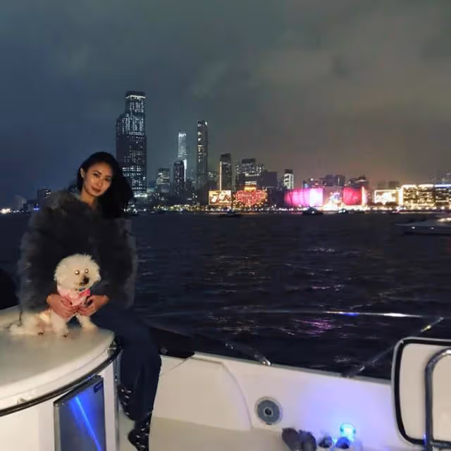 知名長腿港姐至今未結婚！坐百萬遊艇出海，遭封殺變「失蹤人口」