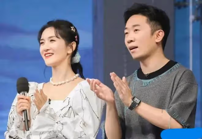 楊迪分手後4大爭議:阿雅早預言分手,相戀17年女友被猜測是同性
