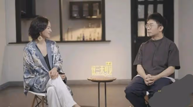 楊迪分手後4大爭議:阿雅早預言分手,相戀17年女友被猜測是同性