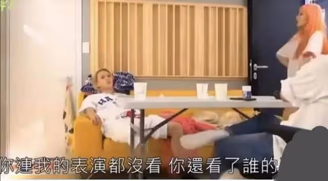 2天7個瓜:分手又復合,與美女泰國慶生,車禍後首露面,悲喜不同