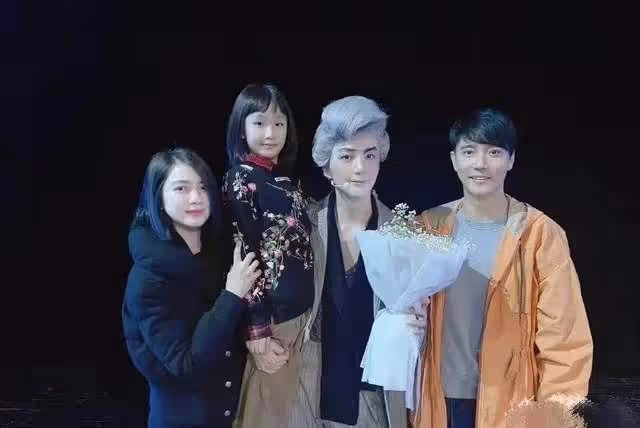 2天7個瓜:分手又復合,與美女泰國慶生,車禍後首露面,悲喜不同