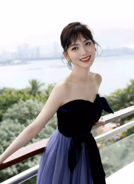 2天7個瓜:分手又復合,與美女泰國慶生,車禍後首露面,悲喜不同