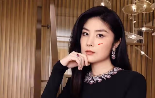 2天7個瓜:分手又復合,與美女泰國慶生,車禍後首露面,悲喜不同