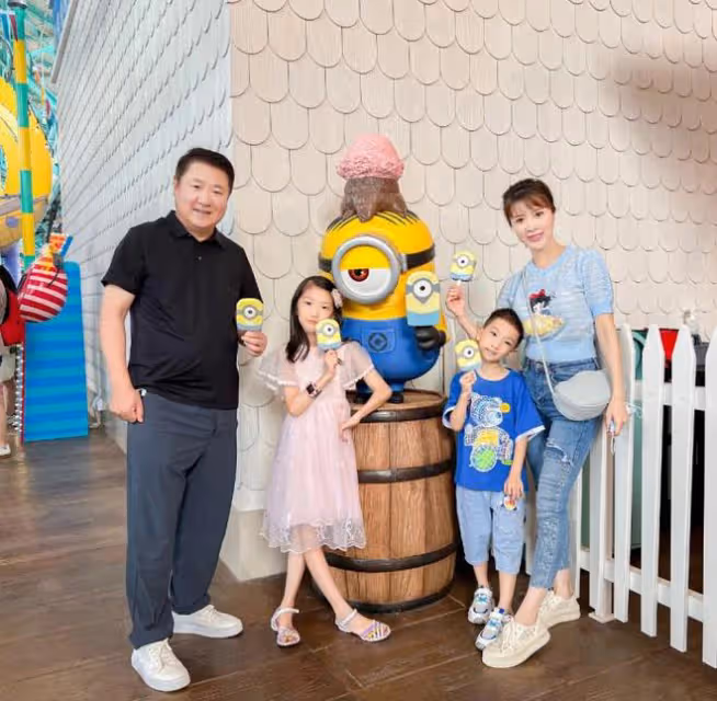 金巧巧澄清被家暴後首曬全家福,總裁老公於冬出鏡,力證夫妻和睦