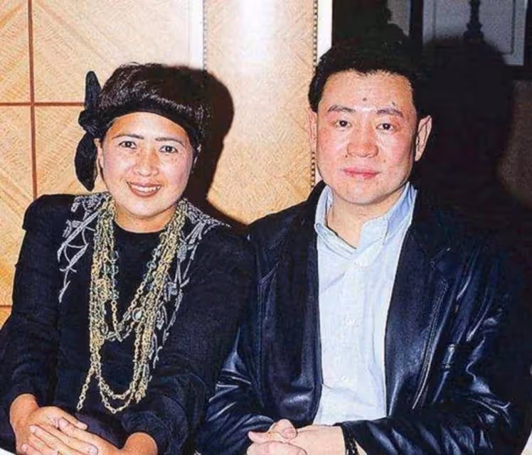 劉鑾雄老了變和善,被曝拍賣77個愛馬仕包包共1500萬,用來做公益