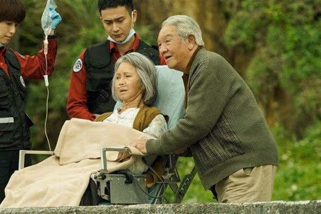 著名演員丁強離世，享年87歲，跌倒後傷到大腦在醫院身亡