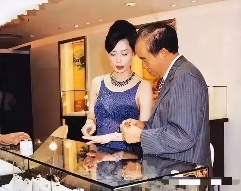 賭王老婆四太是如何對付情敵的，兒媳奚夢瑤該取取經了