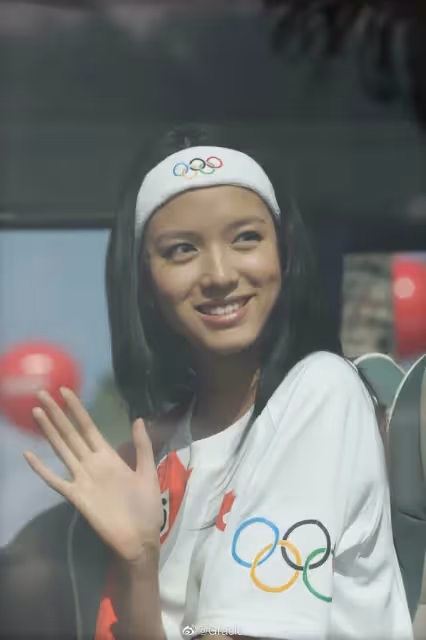 被稱「中國第一美女」,懷胎6月上春晚,拒絕30億豪門,嫁真愛