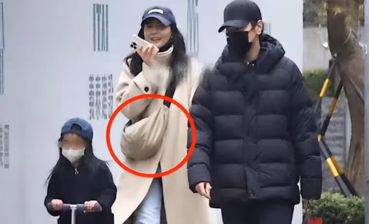 高圓圓疑似懷二胎,跟趙又廷恩愛如連體嬰
