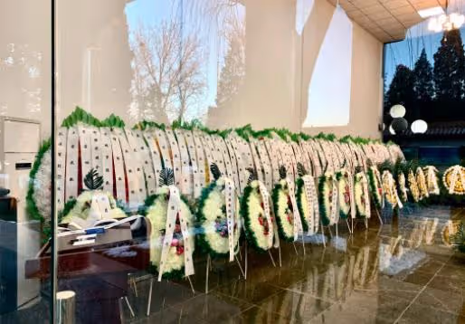 導演付寧遺體告別儀式：靈堂擺滿花圈，肖戰等送別，趙爽披露死因