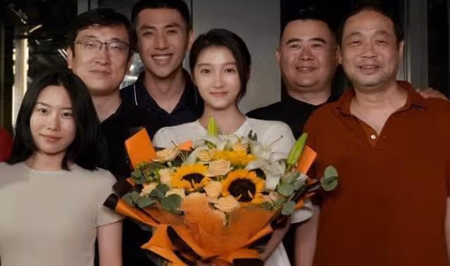 導演付寧遺體告別儀式：靈堂擺滿花圈，肖戰等送別，趙爽披露死因