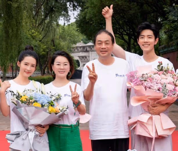 導演付寧遺體告別儀式：靈堂擺滿花圈，肖戰等送別，趙爽披露死因