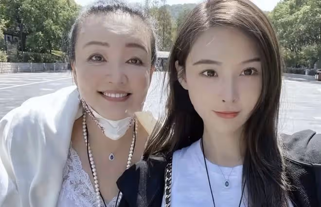 葛斯齊再爆料汪小菲,曬他和女生接吻,稱其和張穎穎戀愛時也出軌