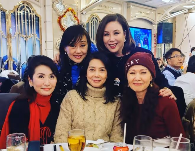 6位亞視花旦罕見重聚!魏秋樺麥翠嫻風韻猶存,冼煥貞凍齡似少女