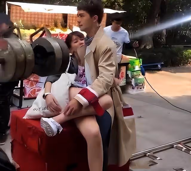 假騎馬,假洗澡,電視劇不敢拍的「下半身」,隱藏著演員們的秘密