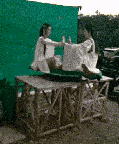 假騎馬,假洗澡,電視劇不敢拍的「下半身」,隱藏著演員們的秘密