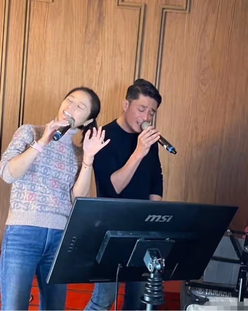 47歲林心如曬慶生照,皮膚嫩滑似少女,與霍建華喝酒臉紅氛圍嗨