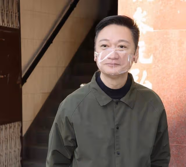 香港知名男星突然宣布將結婚！和女友戀愛10多年，無望回TVB拍劇