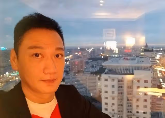 香港知名男星突然宣布將結婚!和女友戀愛10多年,無望回TVB拍劇
