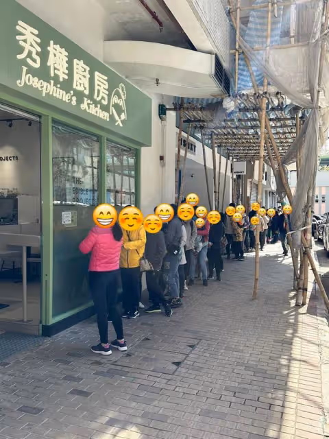 甘比帶倆女兒做義工,15歲劉秀樺雙手鞠躬發紅包,被網友贊有教養