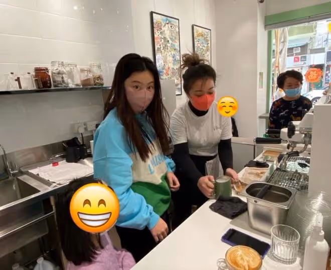 甘比帶倆女兒做義工,15歲劉秀樺雙手鞠躬發紅包,被網友贊有教養
