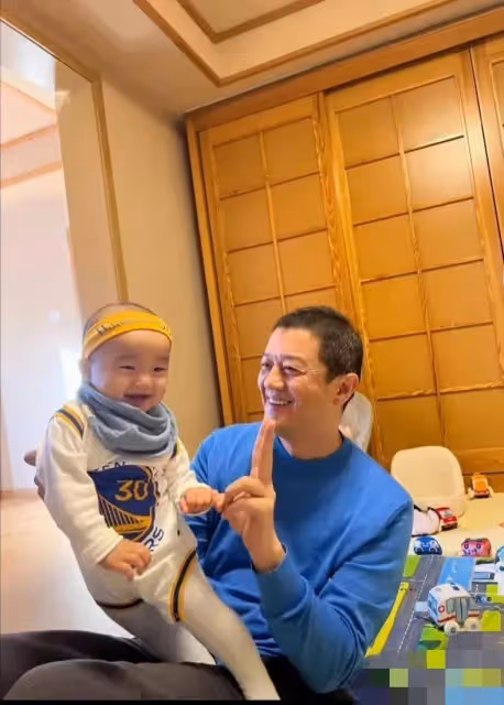 李亞鵬:與女兒李小夏笑起來很像自然又溫馨,52歲找到幸福不容易