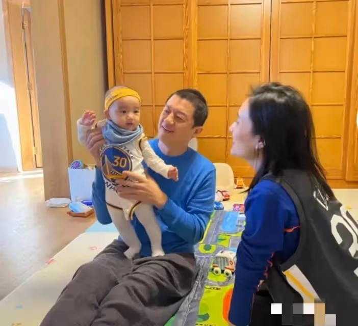 李亞鵬:與女兒李小夏笑起來很像自然又溫馨,52歲找到幸福不容易