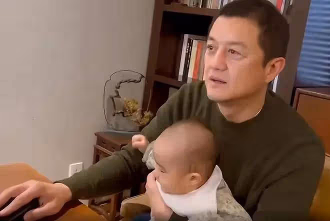 李亞鵬:與女兒李小夏笑起來很像自然又溫馨,52歲找到幸福不容易