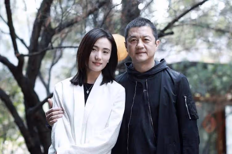 李亞鵬:與女兒李小夏笑起來很像自然又溫馨,52歲找到幸福不容易
