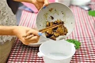 母子二人在早餐店用餐!「吃完離開之後」老闆搖頭說了一句:這媽媽,老了等著被送養老院吧
