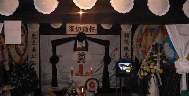 妻子重病離世!葬禮上「丈夫一直笑臉相迎」被岳父怒扇耳光 岳母暗中「聽到他的說話」哭著跑回家