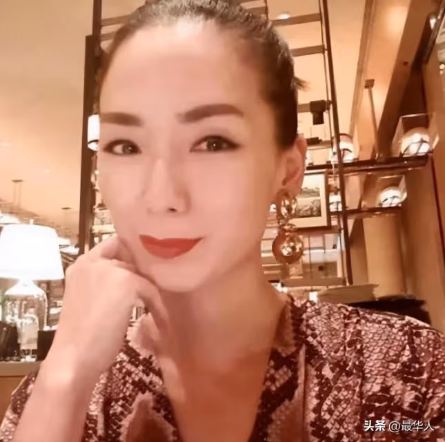昔遭騙財騙色!女星「當紅時宣布破產」改當按摩女 47歲現況曝光「斬斷8年婚姻」:和兒子相依為命