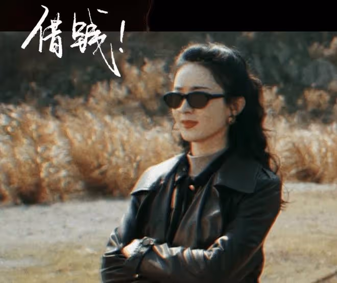 35歲趙麗穎故事感大片釋出，在古城取景拍攝，捧著碗煙火氣兒十足