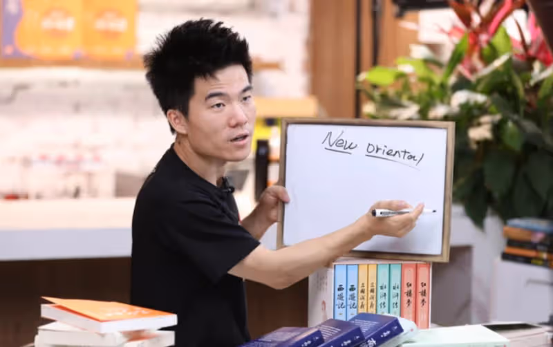 參加央視網絡春晚,被西安市長請吃飯,董宇輝太有面子了!