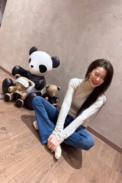 張馨予曬老公視角美照,過年不長胖反而更苗條,小蠻腰吸睛十足