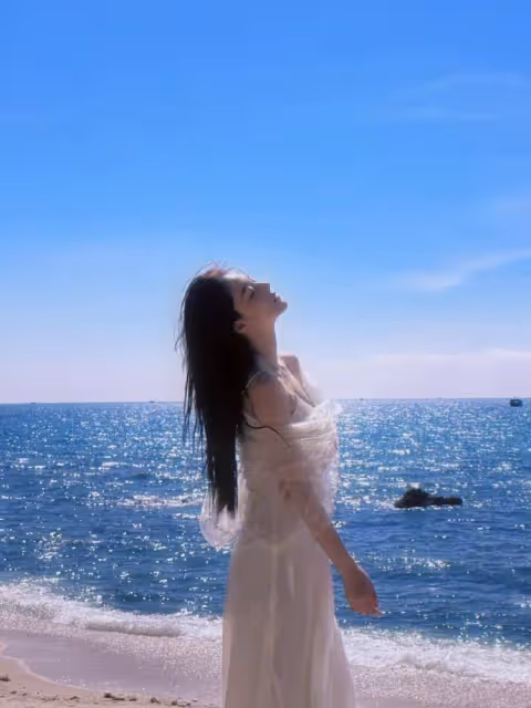 張馨予曬老公視角美照,過年不長胖反而更苗條,小蠻腰吸睛十足