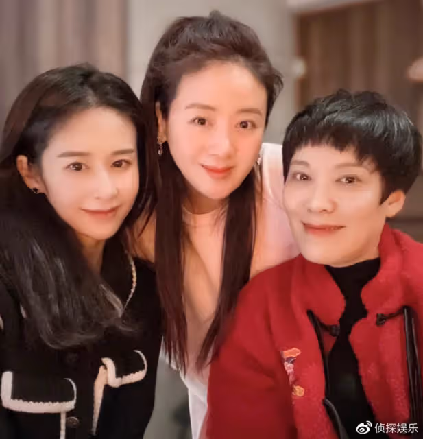 懷二胎了？穎兒曬春節聚餐照，女兒小月亮手繪一家四口搶鏡