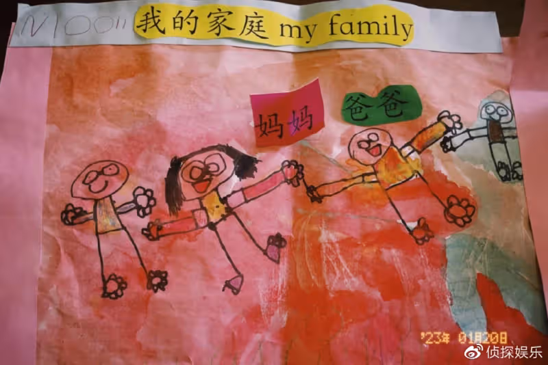 懷二胎了?穎兒曬春節聚餐照,女兒小月亮手繪一家四口搶鏡