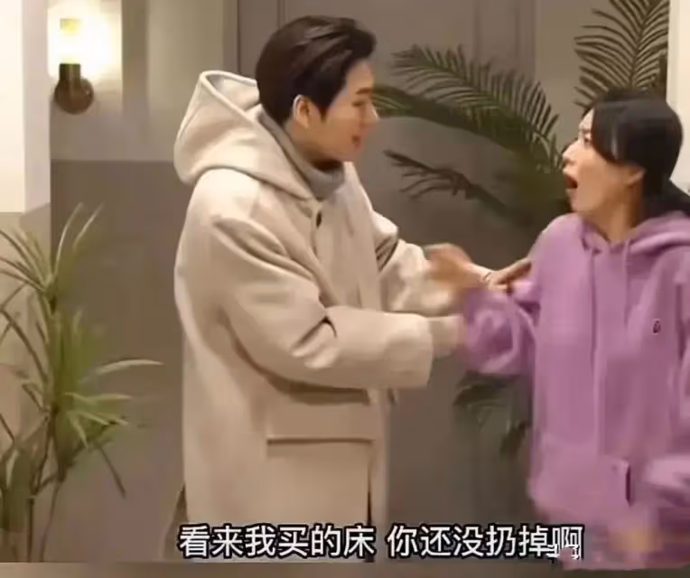 具俊曄用家事玩梗?演出時大玩床墊砸頭,張蘭嘲笑對方太可憐