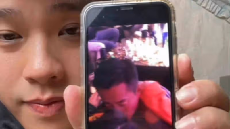 葛斯齊再爆汪小菲黑料，曬他和女生接吻，稱其和張穎穎戀愛時也出軌