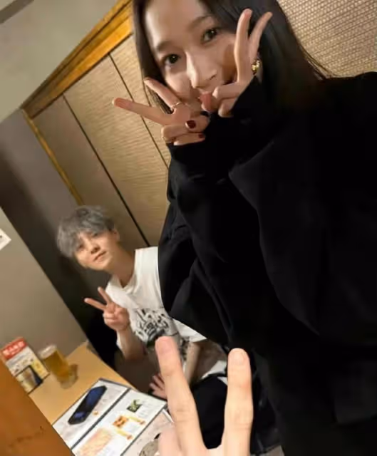 網友酒吧偶遇鹿晗,與性感美女同台忙避嫌,忘情跳舞氣氛嗨
