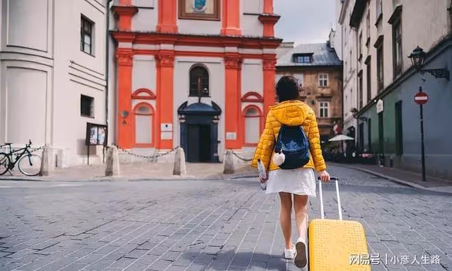 接吻時，女人控制不住這三個小動作，不是玩一玩，而是愛你入骨了