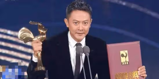 插刀門發生8年後,杜淳主動與印小天說話,疑似一笑泯恩仇