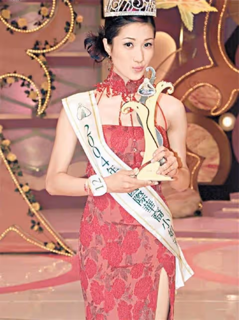 鍾嘉欣曬三胎正面照,3個月大女兒中文名曝光,混血兒特徵不明顯
