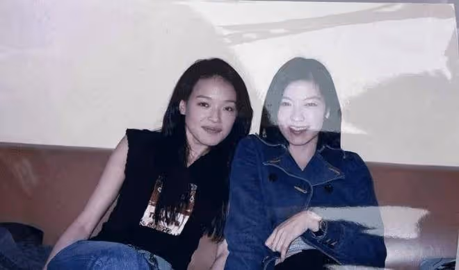 舒淇馮德倫為林熙蕾女兒發紅包,笑得一臉慈愛,結婚6年無兒無女