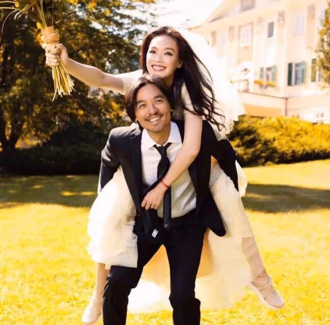 舒淇馮德倫為林熙蕾女兒發紅包，笑得一臉慈愛，結婚6年無兒無女