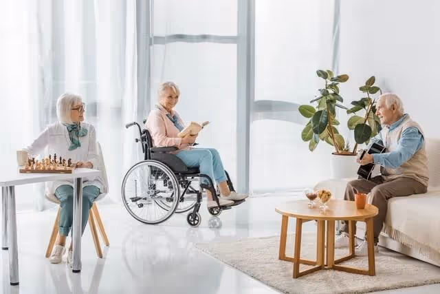 我存款200萬,退休金8000,跟兒子說:你來照顧我,我給你開工資