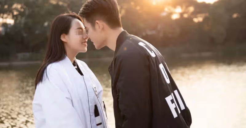 前妻再婚我送2萬，婚禮上她偷偷塞給我紙條，讓我淚如雨下