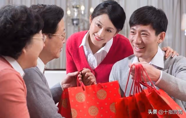 剛過年就算帳,你媽到底什麼意思?妻子:兩萬塊錢借了八年該還了